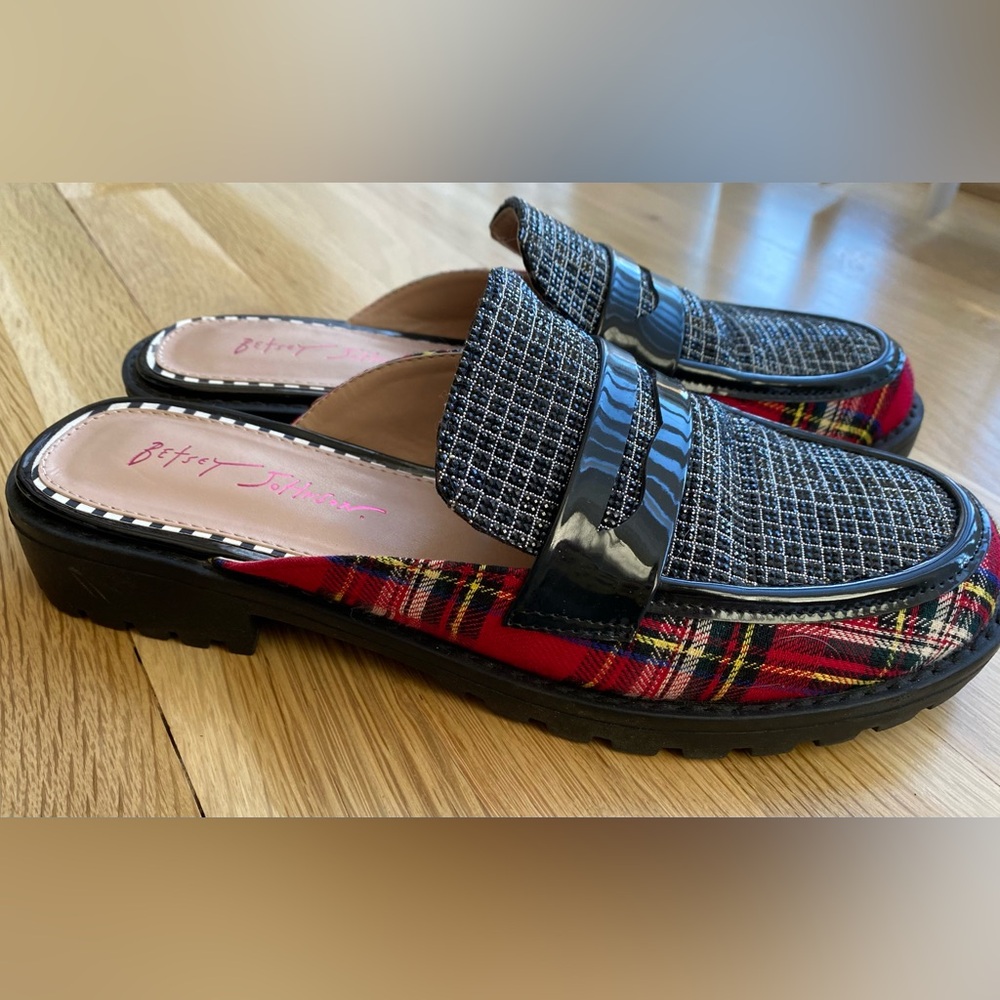 🎄 Betsey Johnson 9 fits 9.5 as well Plaid Ronin Christmas Holiday slide shoes